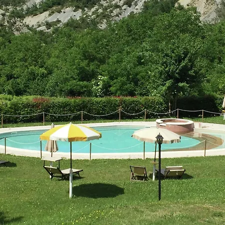 Hill View Retreat W Pool * Apecchio